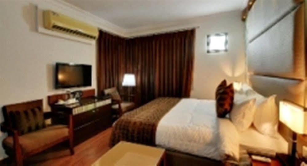 Hotel Clubhouse Nami Residency, Ahmedabad Extérieur photo